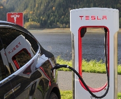 特斯拉Model 3/Y被曝LG电池缺陷，故障率高、寿命缩水