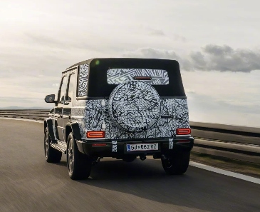 奔驰全新G级敞篷版官图发布：G级经典方正造型，软顶可伸缩