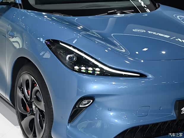 智己汽车 智己LS6 2025款 579kW 四驱 智己汽车 智己LS6 2025款 579kW 四驱