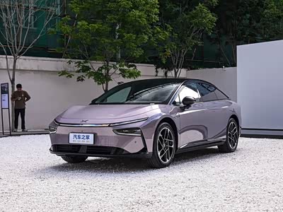 首推超长续航Max版 小鹏P7+购车手册