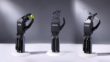 DexHand021 Pro CES 2026 首秀：以高性能高性价比重新定义科研级灵巧手标准