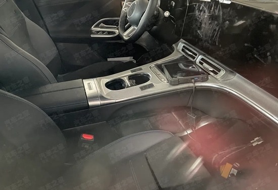 预计年内发布 奔驰GLC EV内饰谍照曝光