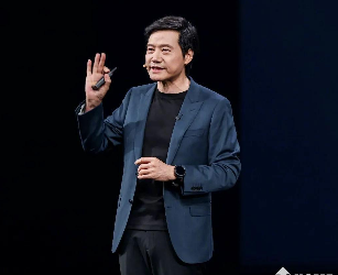 雷军解释小米汽车撞掉车轮，其为安全策略“丢轮保车”