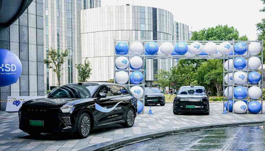 这场智能驾驶“暗战”，谁将主导终局？