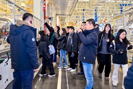 打破传统格局！岚图泰山5000辆交付为华系豪华SUV立起新旗帜