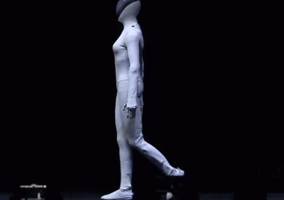 机器人“仿人”狂飙：技术必然，还是产业歧途？