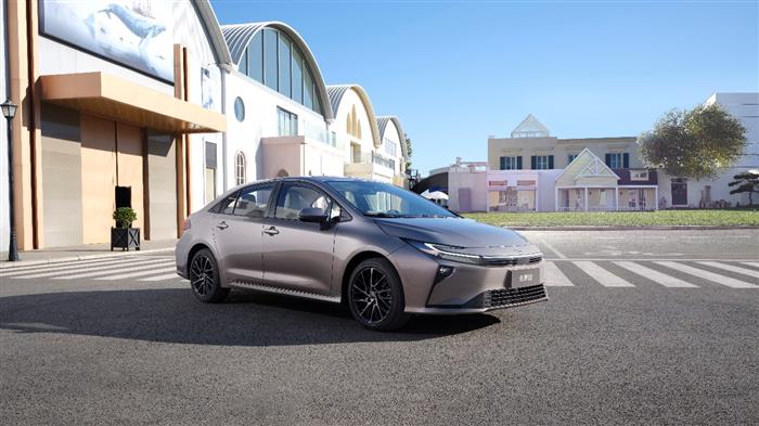 售价9.9万元起 全新智混卡罗拉焕新上市