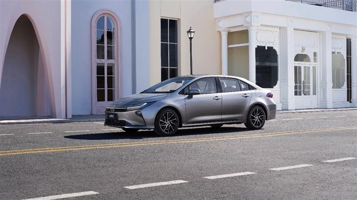 售价9.9万元起 全新智混卡罗拉焕新上市