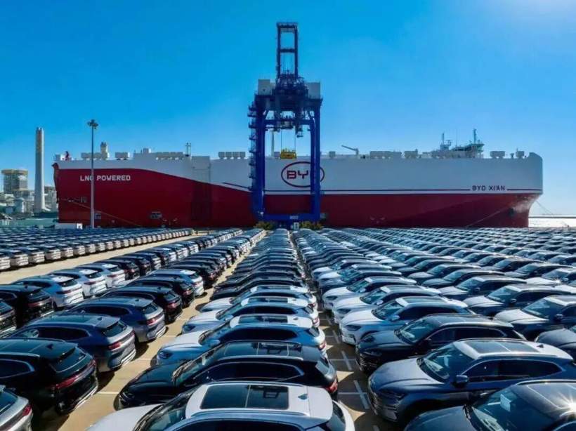 2025十大事件，回顾中国汽车的攀高之年